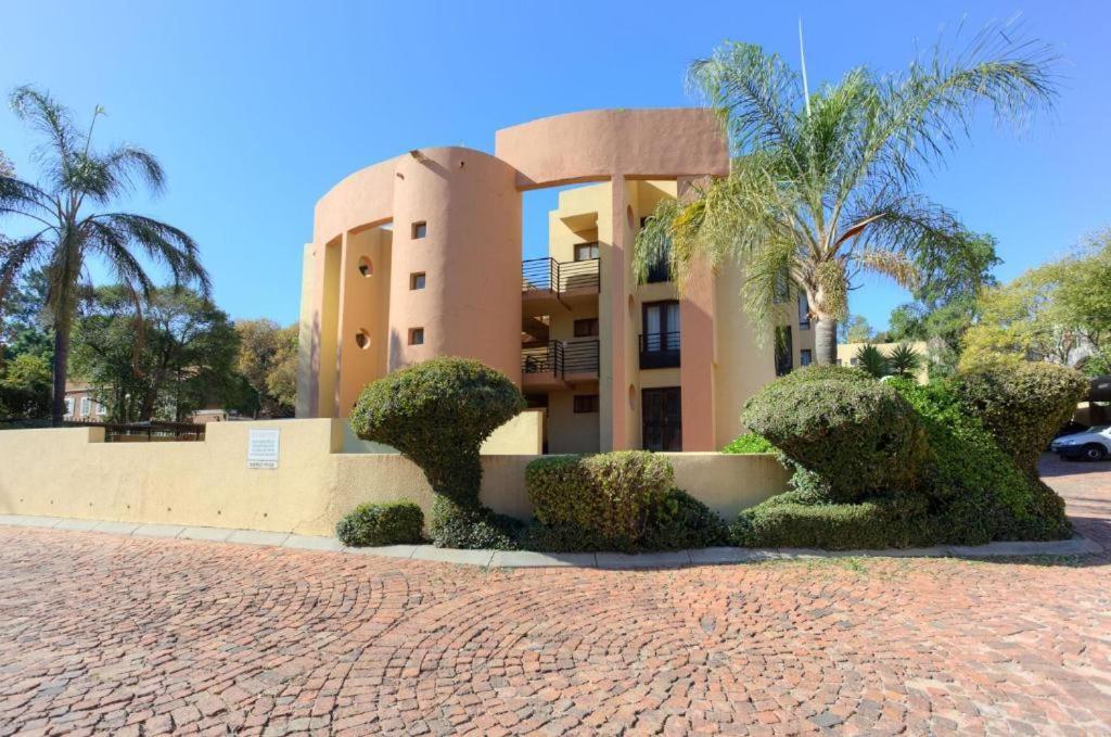 The Apartment On Katherine Street In Central Sandton Johannesburg Exterior photo